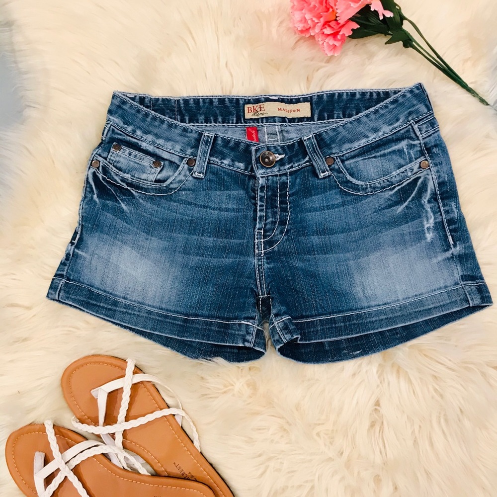 BKE Madison Shorts size 28 Distressed